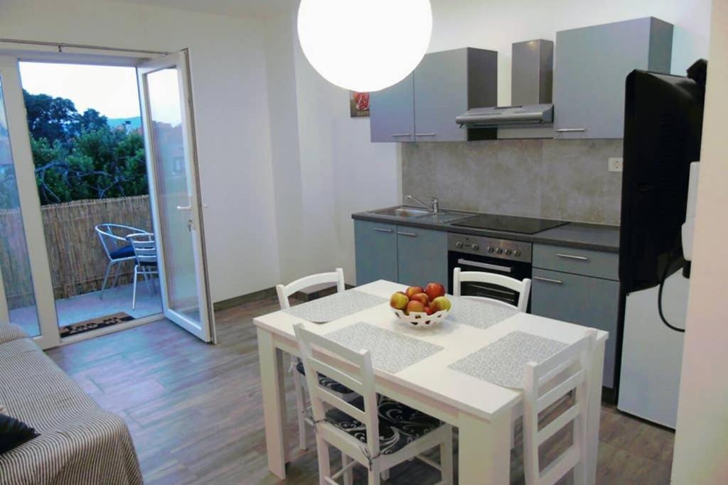 Apartman Greta ซูโกชัน ภายนอก รูปภาพ